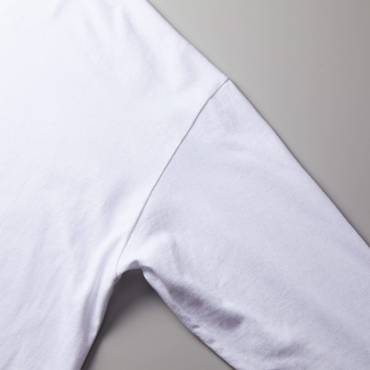 United Athle ユナイテッドアスレ ua5509-01 5.6オンス ビッグシルエット ロングスリーブ Ｔシャツ 肩部分